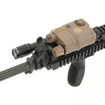 Boitier AN/PEQ-15 - coyote