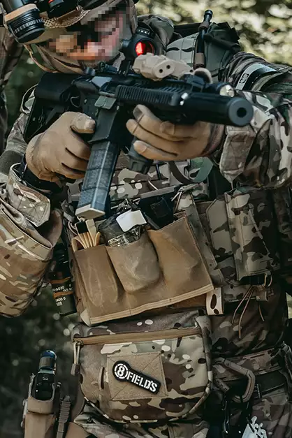Elastyczna potrójna ładownica na magazynki M4/M16 - Coyote [8FIELDS]