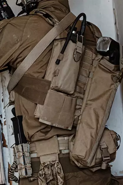 Elastyczna podwójna ładownica na magazynki M4/M16 - Coyote [8FIELDS]