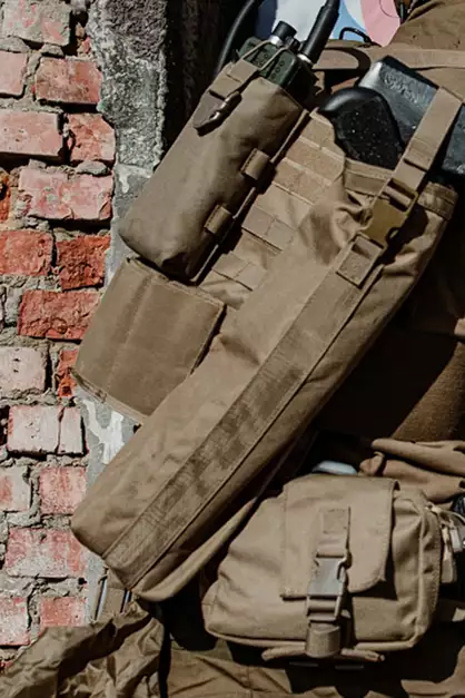 Elastyczna podwójna ładownica na magazynki M4/M16 - Coyote [8FIELDS]