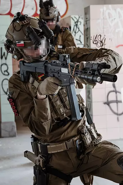 M917G UTR45 - Black [DE]