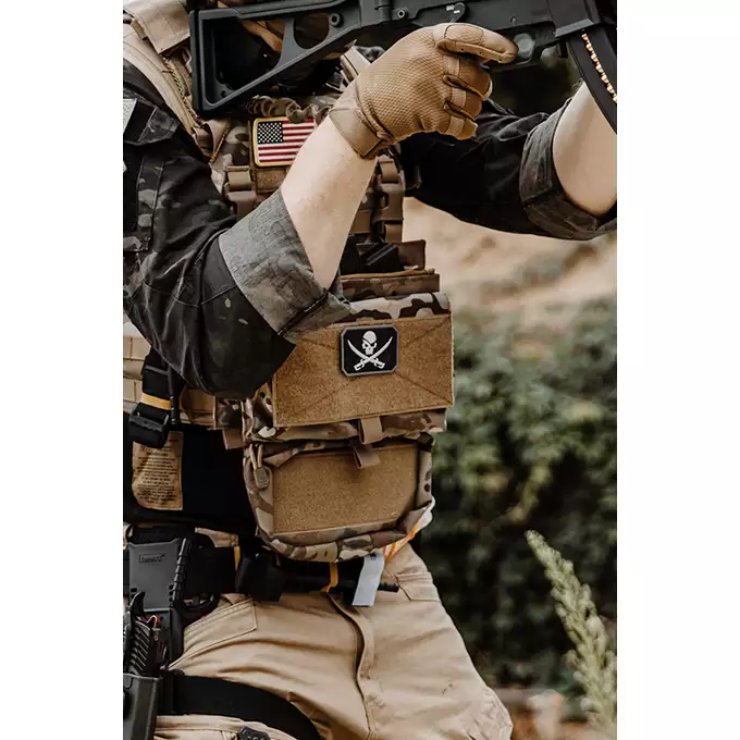 [Zestaw] Buckle Up kangurowy panel przedni - Coyote [8FIELDS] + Poczwórna wkładka na magazynki pistoletowe MP5/SMG - Black [8FIELDS]