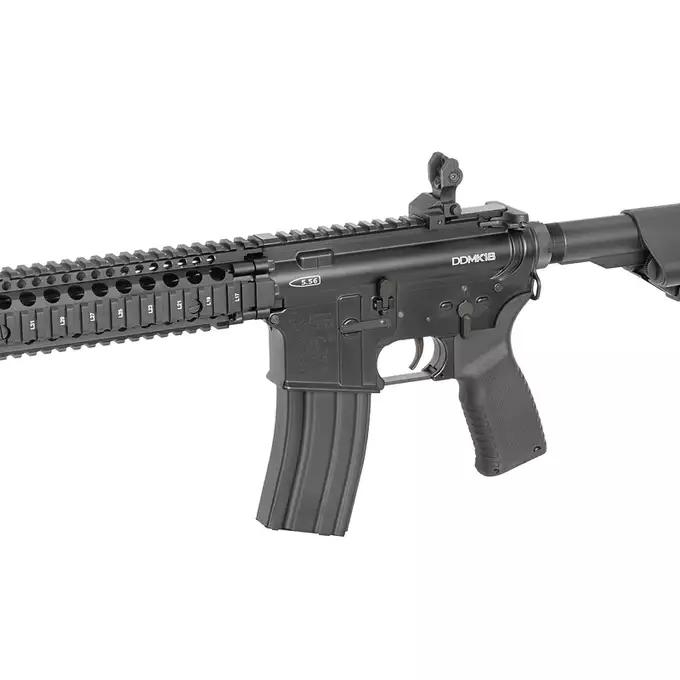 [Zestaw] CM.105 Daniel Defense MK18 - Black [EMG] + Magazynek LANCER L5 AWM 300 Blackout na 190 kulek do M4/AR15 [EMG]