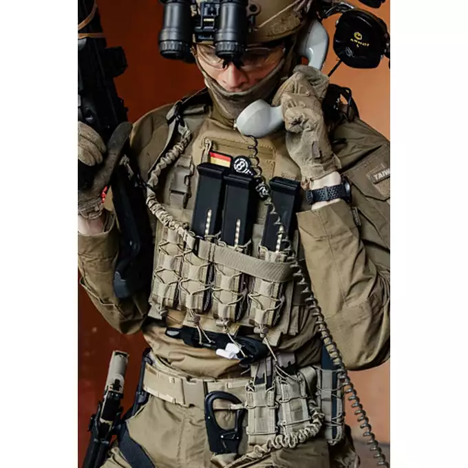 [Zestaw] Buckle Up Assault Plate Carrier Cummerbund - Coyote [8FIELDS] + Ładownica Under Zip Pouch do kamizelek - TAN [8FIELDS] + SZTURMOWY PANEL NA PLECY MOD.3 -TAN [8FIELDS] + Szybka poczwórna ładownica BUCKLE UP na magazynki MP5/SMG/UTR45 - Coyote [8FIELDS]