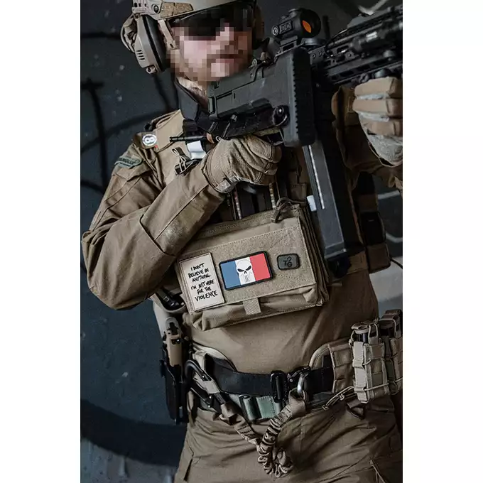 [Zestaw] Buckle Up Assault Plate Carrier Cummerbund - Coyote [8FIELDS] + Ładownica Under Zip Pouch do kamizelek - TAN [8FIELDS] + SZTURMOWY PANEL NA PLECY MOD.3 -TAN [8FIELDS] + Buckle Up potrójna ładownica na magazynki SR25/AR-10/M14/SCAR-H - CT