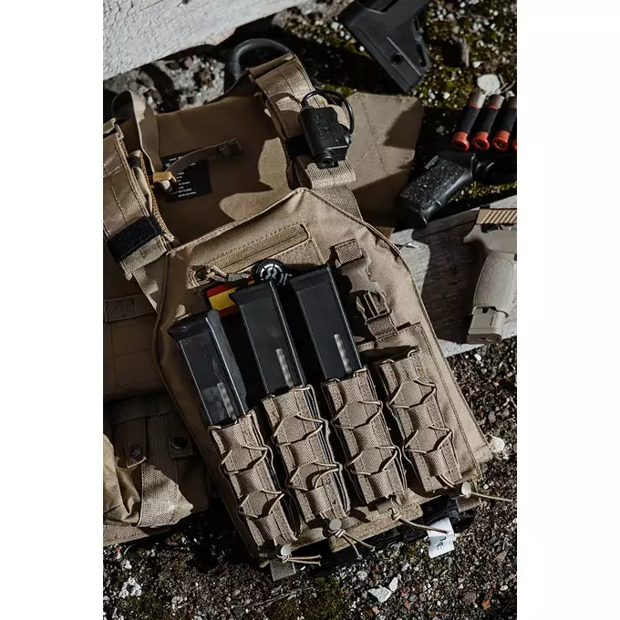 [Zestaw] Buckle Up Assault Plate Carrier Cummerbund - Coyote [8FIELDS] + Ładownica Under Zip Pouch do kamizelek - TAN [8FIELDS] + SZTURMOWY PANEL NA PLECY MOD.3 -TAN [8FIELDS] + Szybka poczwórna ładownica BUCKLE UP na magazynki MP5/SMG/UTR45 - Coyote [8FIELDS]