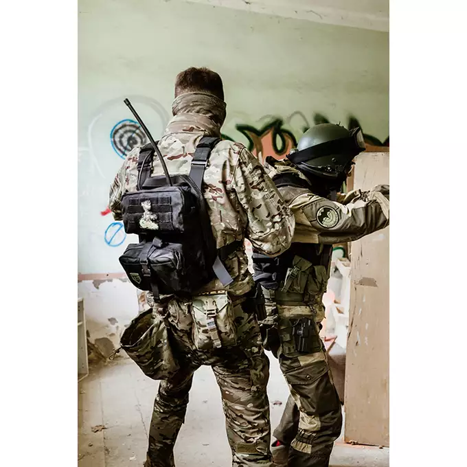 [Zestaw] Buckle Up Assault Plate Carrier Cummerbund - Black [8FIELDS] + Ładownica Under Zip Pouch do kamizelek - Black [8FIELDS] + SZTURMOWY PANEL NA PLECY MOD.3 - Black [8FIELDS] + Szybka poczwórna ładownica BUCKLE UP na magazynki MP5/SMG/UTR45 - Black