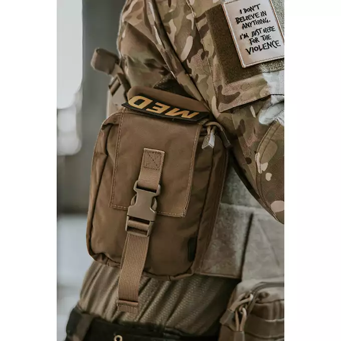 [Zestaw] Modularny Chest Rig Buckle Up - Coyote [8FIELDS] + Buckle Up potrójna ładownica na magazynki SR25/AR-10/M14/SCAR-H - CT + Ładownica sanitariusza - Coyote [8FIELDS] + Ładownica na radio PRC148/152 - Coyote [8FIELDS]