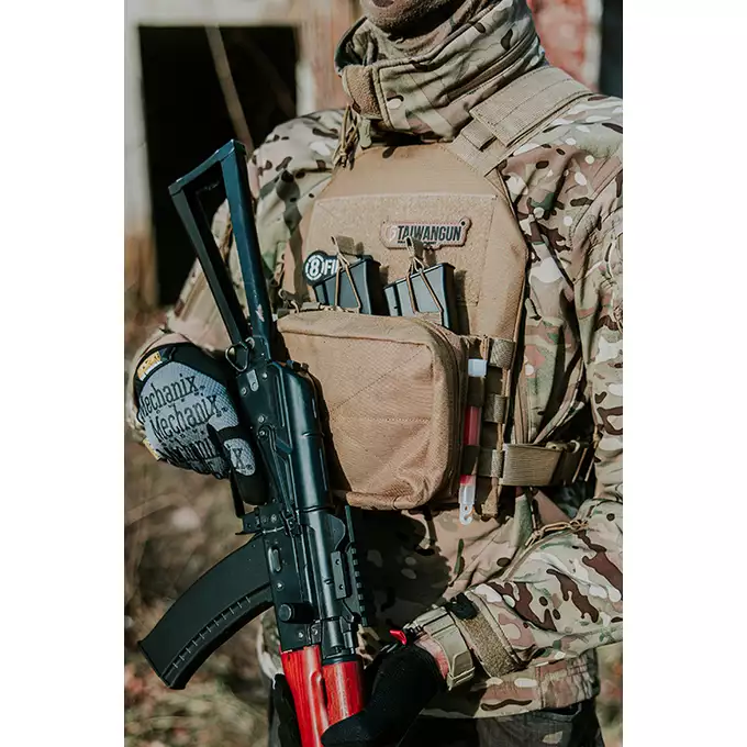 [Zestaw] Prosty Plate Carrier z atrapami miękkich wkładów balistycznych - CT + MOLLE kangurowy panel przedni - Coyote [8FIELDS]