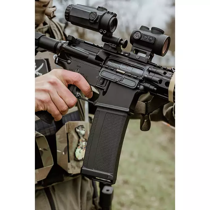 [Zestaw] Replika karabinka Noveske 10.5" Gen III Shorty 300BLK - Tan [EMG] + 210-kulkowe magazynki mid-cap Daniel Defense M4/AR-15, Zestaw 6 szt. [EMG]