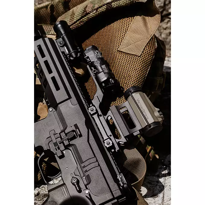 [Zestaw] Celownik kolimatorowy VictOptics SRD 1x20 - black [Vector Optics] + Średni montaż pod celowniki Red Dot i Lasery PEQ [WADSN]