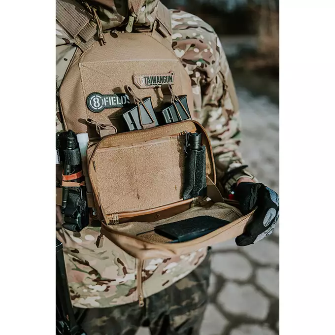 [Zestaw] Jump Plate Carrier V2 (Duży Rozmiar) - Coyote [8FIELDS] + Plecak hydracyjny MOLLE - Coyote [8FIELDS] + Potrójna ładownica karabinowa z zasobnikiem - Coyote [8FIELDS] + Nerka zrzutowa do kamizelki Mod.2 - Coyote [8FIELDS] + Duża zrywalna ładownica medyczna - Coyote [8FIELDS]