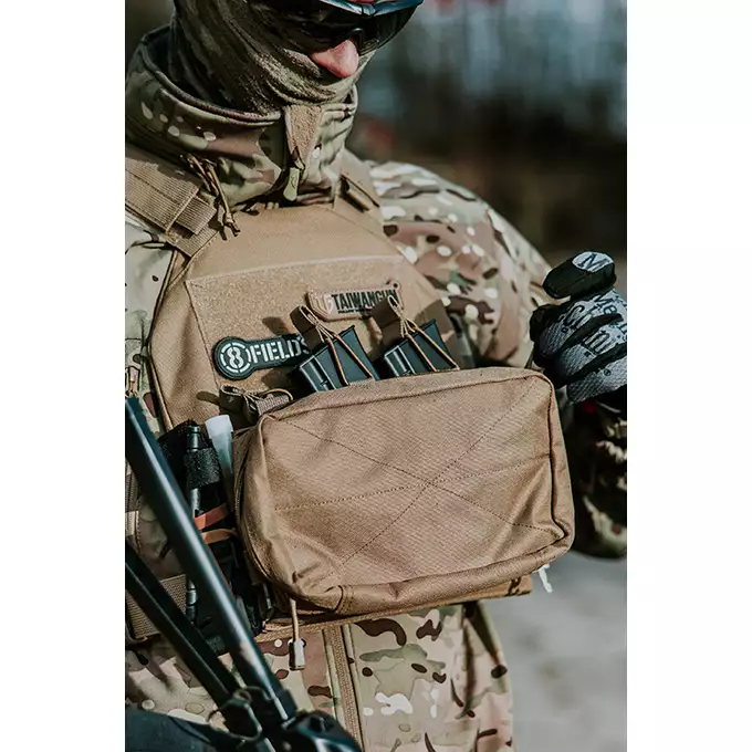[Zestaw] Jump Plate Carrier V2 (Duży Rozmiar) - Coyote [8FIELDS] + Plecak hydracyjny MOLLE - Coyote [8FIELDS] + Potrójna ładownica karabinowa z zasobnikiem - Coyote [8FIELDS] + Nerka zrzutowa do kamizelki Mod.2 - Coyote [8FIELDS] + Duża zrywalna ładownica medyczna - Coyote [8FIELDS]