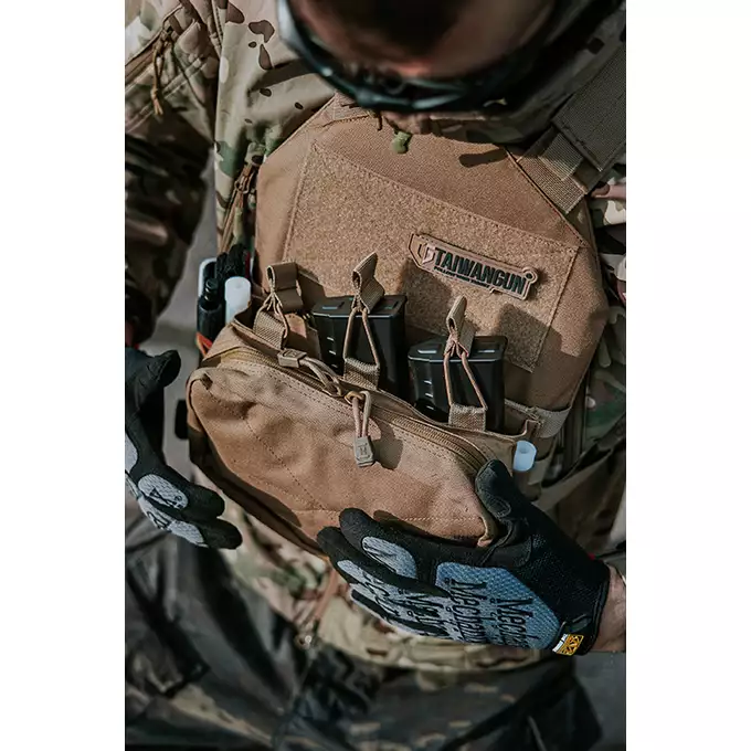 [Zestaw] Jump Plate Carrier V2 (Duży Rozmiar) - Coyote [8FIELDS] + Plecak hydracyjny MOLLE - Coyote [8FIELDS] + Potrójna ładownica karabinowa z zasobnikiem - Coyote [8FIELDS] + Nerka zrzutowa do kamizelki Mod.2 - Coyote [8FIELDS] + Duża zrywalna ładownica medyczna - Coyote [8FIELDS]