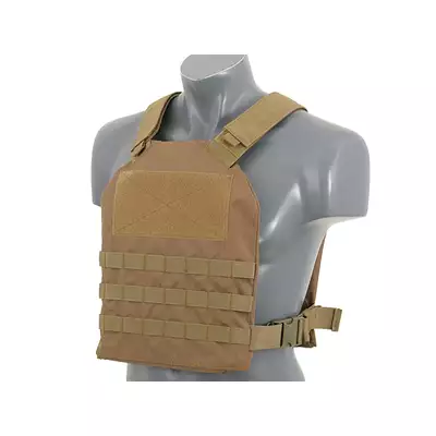 [Zestaw] Prosty Plate Carrier z atrapami miękkich wkładów balistycznych - Coyote [8FIELDS] + Potrójna ładownica karabinowa z zasobnikiem - Coyote [8FIELDS]