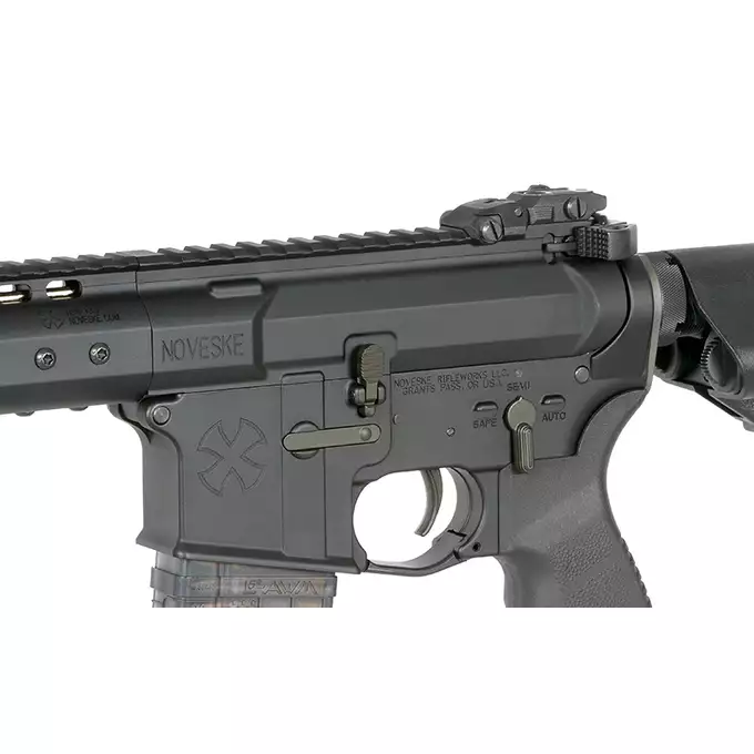[Zestaw] Replika Karabinka Noveske 13.7" Gen III INFIDEL - Black [EMG] + Magazynek LANCER L5 AWM 5.56x45 na 220 kulek do M4/AR15 [EMG]