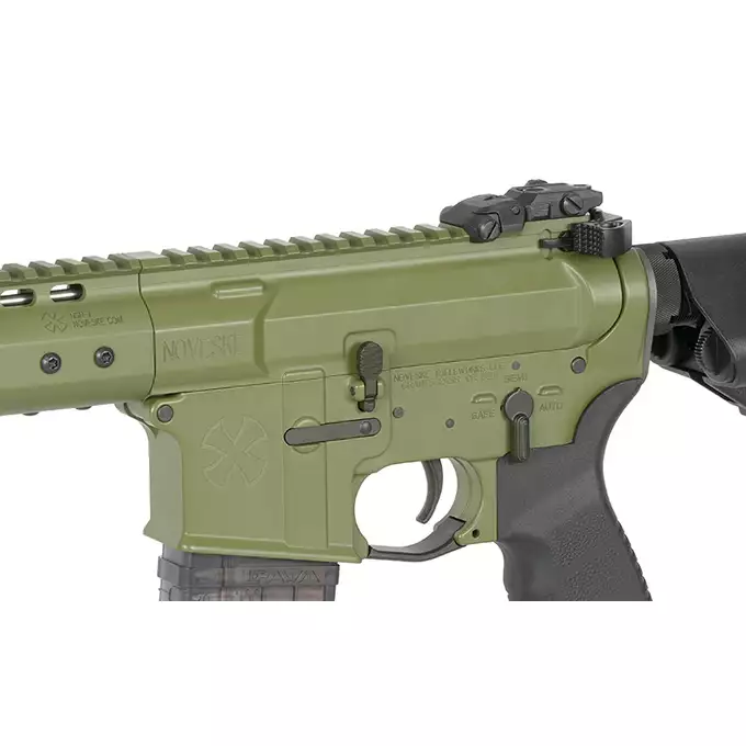 [Zestaw] Replika karabinka Noveske 7.5" Gen III DIPLOMAT - Bazooka Green [EMG] + Celownik kolimatorowy maverick-IV 1X20 - Coyote [Vector Optics]