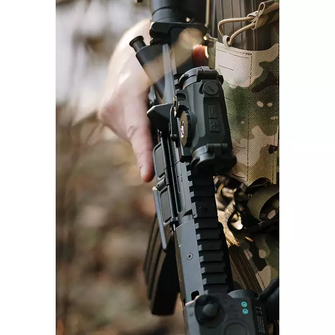[Zestaw] Replika Daniel Defense M4A1 RIII 14.5" - FDE [EMG] + Celownik kolimatorowy maverick-IV 1X20 - black [Vector Optics] + Powiększalnik Maverick Gen3 3x22 Magnifier MIL [Vector Optics]
