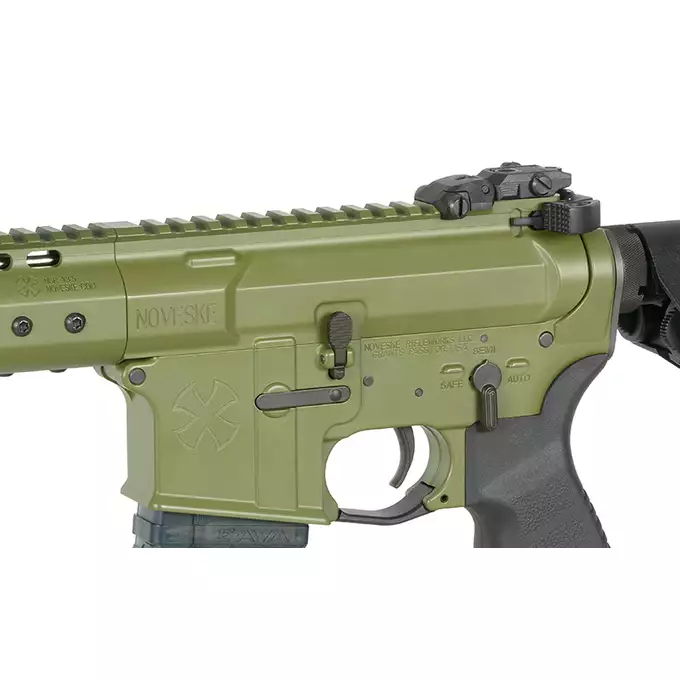 [Zestaw] Replika Karabinka Noveske 13.7" Gen III INFIDEL - Bazooka Green [EMG] + Magazynek LANCER L5 AWM 5.56x45 na 220 kulek do M4/AR15 [EMG]