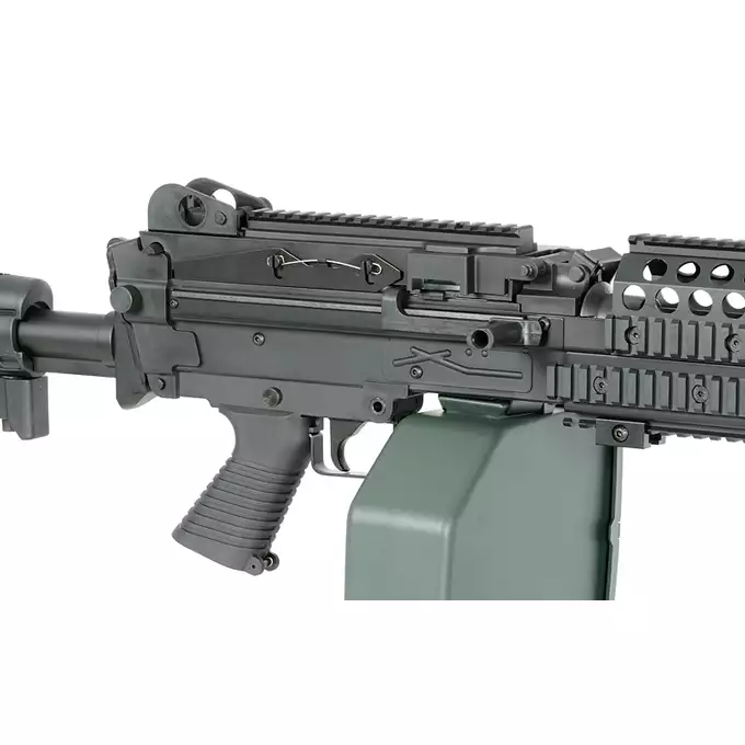 [Zestaw] Replika karabinu maszynowego MK46 MOD 0 Sports Line [A&amp;K] + Elektryczny magazynek pudełkowy 1500 kulek do SAW - Khaki
