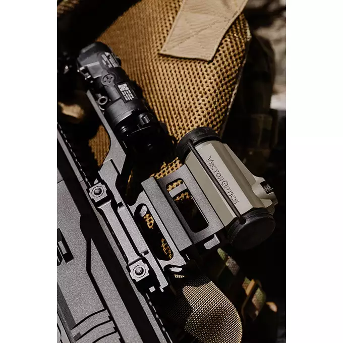 [Zestaw] Celownik kolimatorowy Maverick Gen3 1x22 MIL - Dark Earth [Vector Optics] + Montaż 21mm pod kolimator Maverick [Vector Optics] + Powiększacz Maverick 3x26 [Vector Optics]