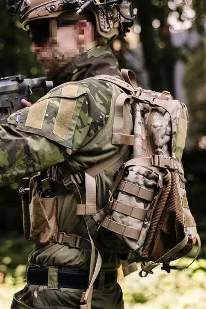 Sac a dos tactique avec emplacement pour casque - BLACK [8FIELDS]