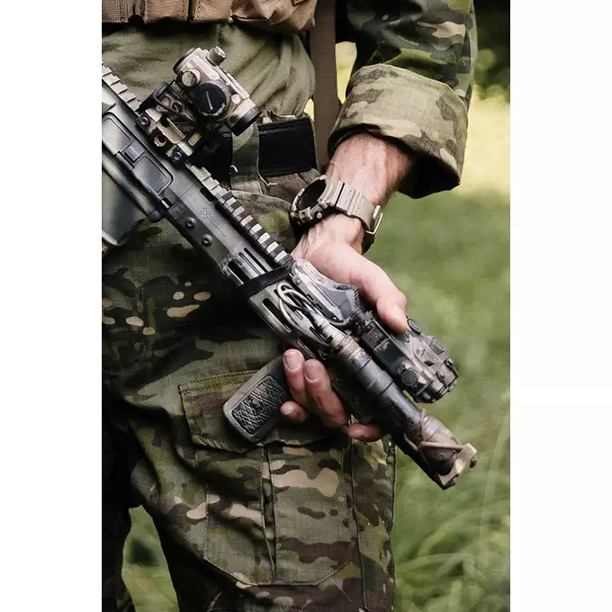 [Zestaw] Taktyczna latarka v600 - black [WADSN] + Montaż pod Włącznik Żelowy AN/PEQ -  Picatinni [WADSN]