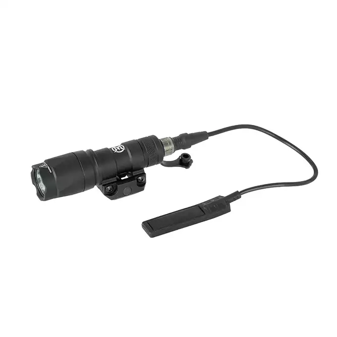 [Zestaw] Taktyczna latarka v300 - black [WADSN] + Włącznik chwilowy do Latarek - Picatinny - Black [WADSN]