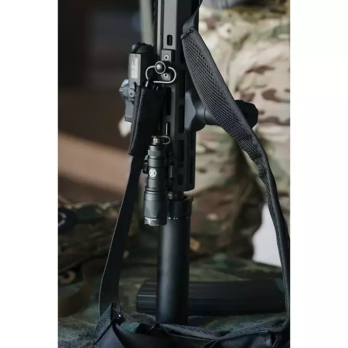 [Zestaw] Taktyczna latarka v300 - black [WADSN] + Włącznik chwilowy do Latarek - Picatinny - Black [WADSN]