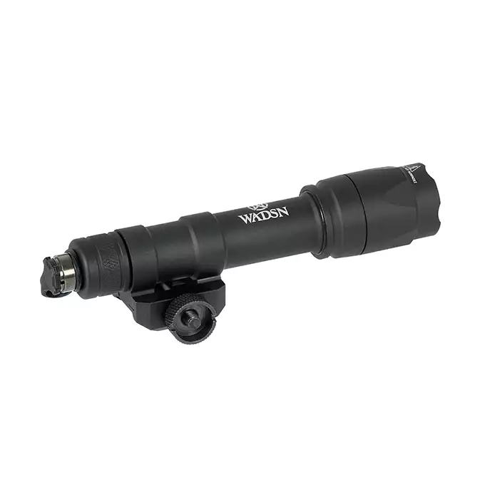[Zestaw] Taktyczna latarka v600 - black [WADSN] + Włącznik chwilowy do Latarek - Picatinny - Black [WADSN]