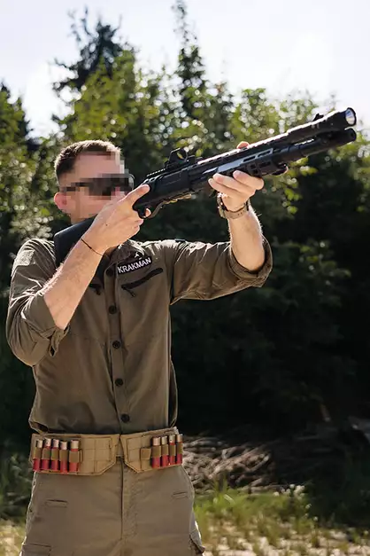 Strike Industries Licensed M870 shotgun replica - Black [EMG