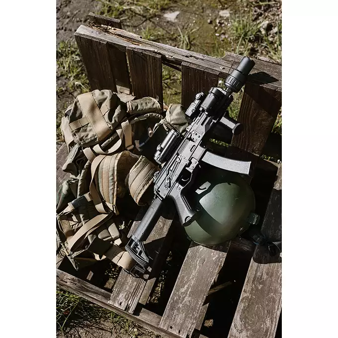 [Zestaw] WE06 Full Metal GBBR replika pistoletu maszynowego [WELL PRO] + Magazynek Green Gaz do Pistoletów Maszynowych WE06-GM [WELLPRO]