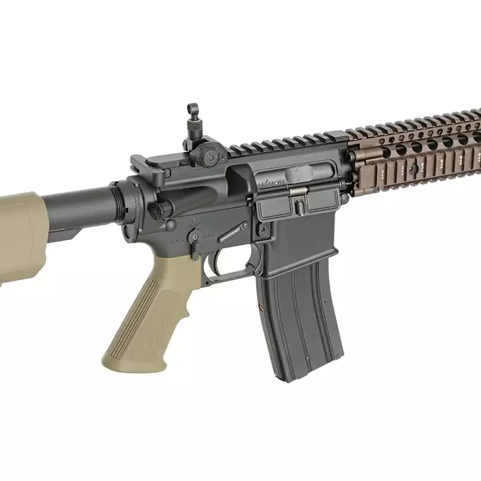 [Zestaw] Replika gazowa karabinka Daniel Defense MK18 - Tan [EMG] + Magazynek na Green Gaz do karabinków MC6593M/MC6595M [Golden Eagle]