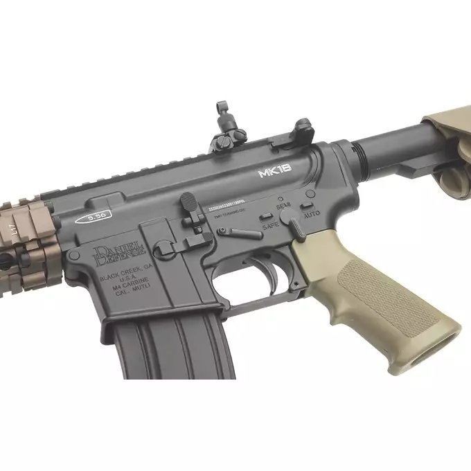 [Zestaw] Replika gazowa karabinka Daniel Defense MK18 - Tan [EMG] + Luneta VICTOPTICS S6 1-6X24 - COYOTE FDE [Vector Optics]