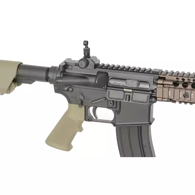 [Zestaw] Replika gazowa karabinka Daniel Defense MK18 - Tan [EMG] + Luneta VICTOPTICS S6 1-6X24 - COYOTE FDE [Vector Optics]