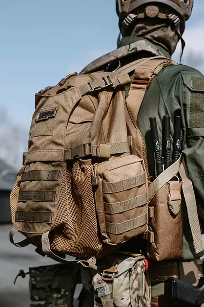 Sac a dos tactique avec emplacement casque - COYOTE [8FIELDS]