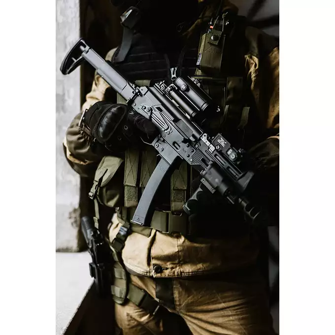 [Zestaw] WE06 Full Metal GBBR replika pistoletu maszynowego [WELL PRO] + Celownik Kolimatorowy Micro Scrapper 1x25 - Black [Vector optics]