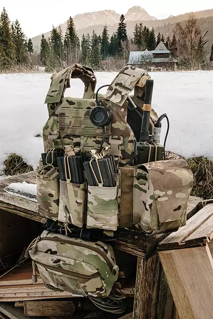 Laser-Cut “Buckle Up" Assault Plate Carrier with AR15/AK Magazine Pouch — Multicamo [8Fields]