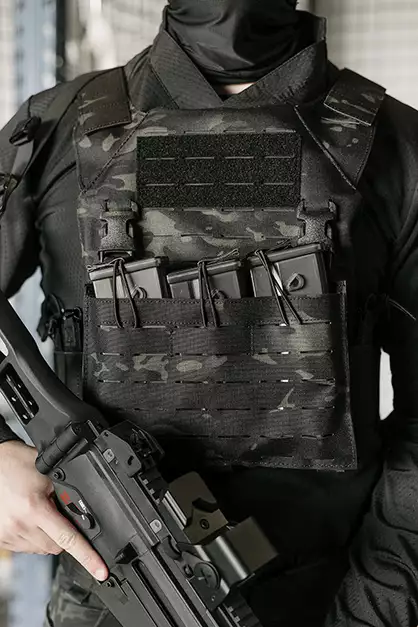 Laser-Cut “Buckle Up" Recon Plate Carrier with AR15/AK Magazine Pouch — MB [8Fields]