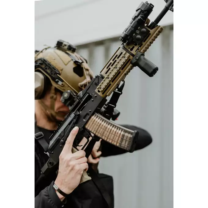 [Zestaw] Replika Karabinka Strike Industries AK-TRAX ETU Eshooter - Tan [EMG] + Magazynek Mid-Cap Bułgarski na 150 Kulek Do Serii AK [CYMA]