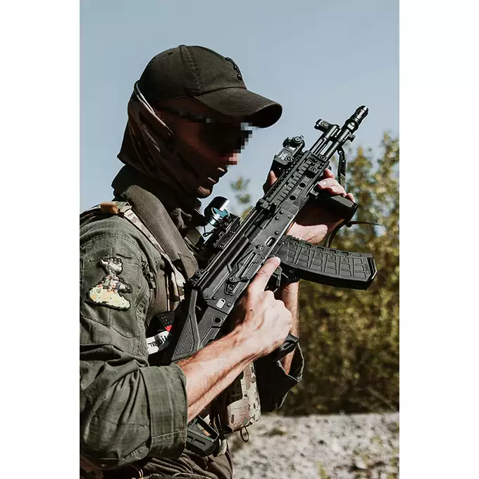 [Zestaw] WE09K Replika Karabinu Szturmowego Full Metal GBBR - Short [WELL PRO] + Magazynek Green Gaz do Karabinów Gazowych AK12 GM [WELLPRO]