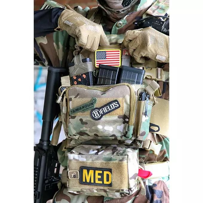 [Zestaw] Kompaktowy wielozadaniowy Chest Rig - Multicamo [8FIELDS] + Potrójna wkładka na magazynki karabinowe AR-15/M4 - Black [8FIELDS]