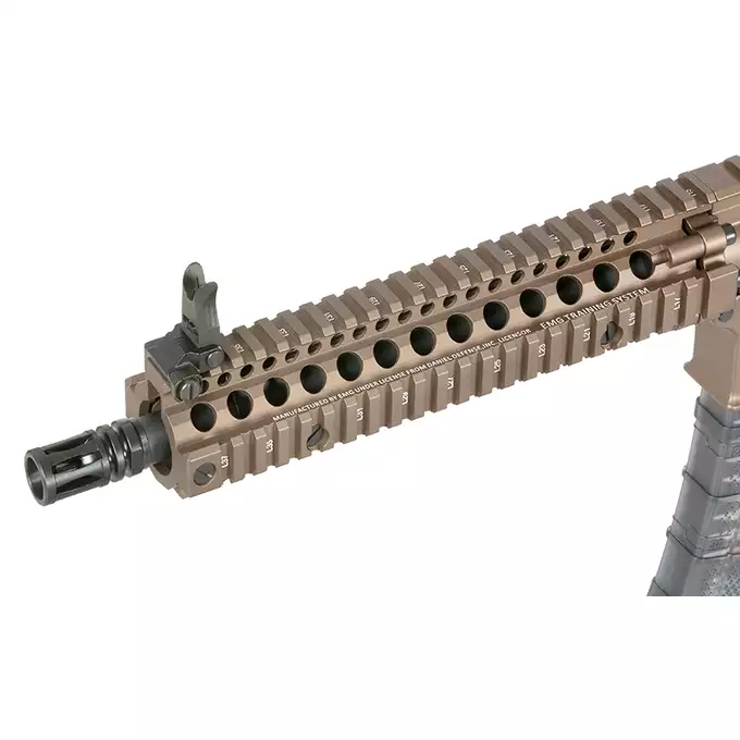 [Zestaw] Replika Gazowa Karabinka Daniel Defense DDMK18 - Dark Flat [EMG] + 30-kulkowy gazowy magazynek treningowy Lancer L5AWM 5.56 - niebieski [EMG]