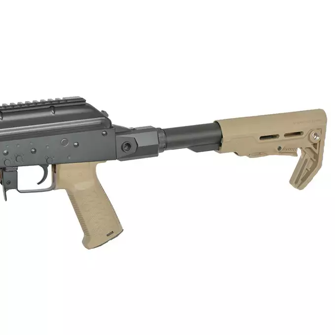 [Zestaw] Replika Karabinka Strike Industries AK-TRAX ETU Eshooter - Tan [EMG] + Stalowy Mid-Cap na 140 kulek do AK74 - Black [BattleAxe]