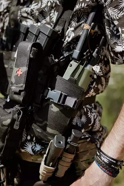 Laser Cut Adjustable Radio / Bottle Pouch with Shockcord - Multicamo Black [8FIELDS]