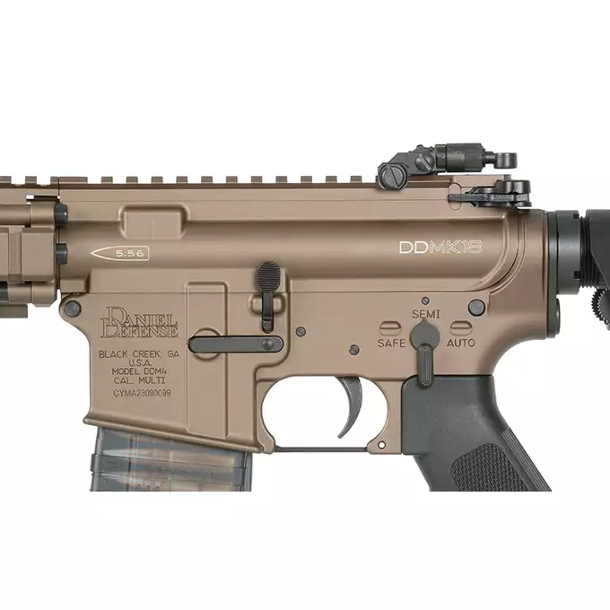 [Zestaw] Replika Gazowa Karabinka Daniel Defense DDMK18 - Dark Flat [EMG] + 30-kulkowy gazowy magazynek treningowy Lancer L5AWM 5.56 - niebieski [EMG]