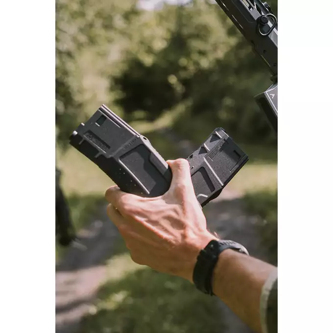 [Zestaw] Polimerowy magazynek STRIKE MAG na 210 kulek do M4/AR15 [EMG]