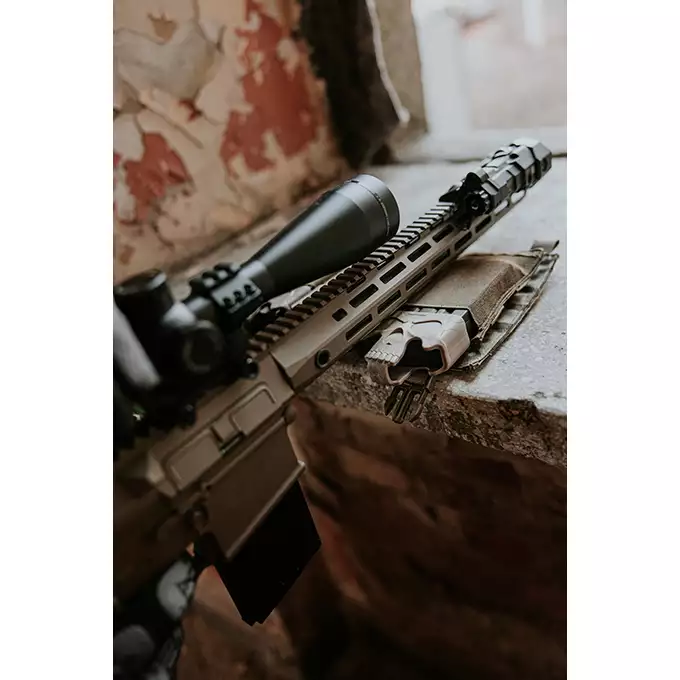 [Zestaw] Replika Airsoftowa EC-903 Edycja Advanced (ulepszony gearbox, programowalny ETU) - Dark Earth [E&amp;C] + Akumulator LI-PO 2200MAH 11,1V 20/40C - T-connector [8FIELDS] + Kompaktowa ładowarka LIPO B3Pro
