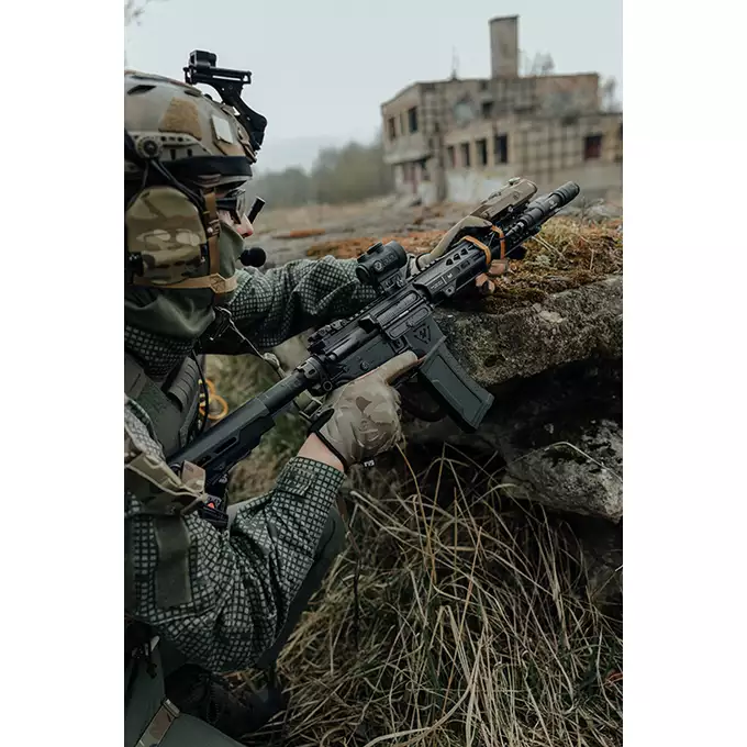[Zestaw] Replika Karabinka Strike industries 10" Raiders SBR, GEN-2 - Black [EMG] + Ładowarka V3+ do akumulatorów LiPo/LiFe [IPower] + Akumulator Li-Po 1100mAh 11,1V 20C - Deans [IPower]