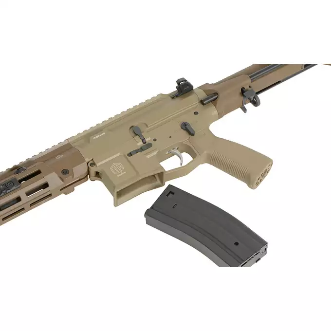 [Zestaw] M923G DEX556 5.56 - Tan [DE Airsoft] + Polimerowy magazynek STRIKE MAG 210 kulek do M4/AR15 - TAN [EMG]